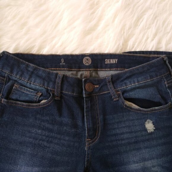 EUC So Dark Wash Distressed Skinny Jeans - Picture 3 of 13